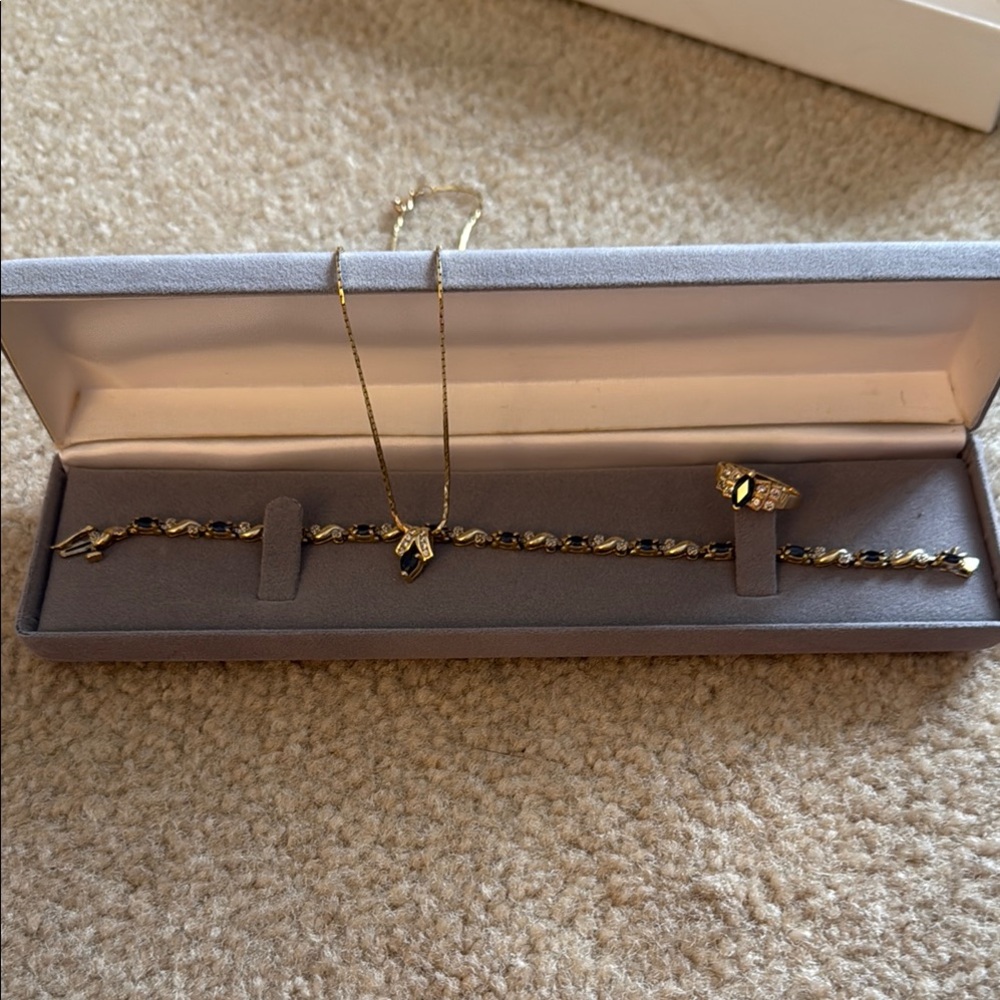 Elegant Gold/diamond/saphire Jewelry Set
